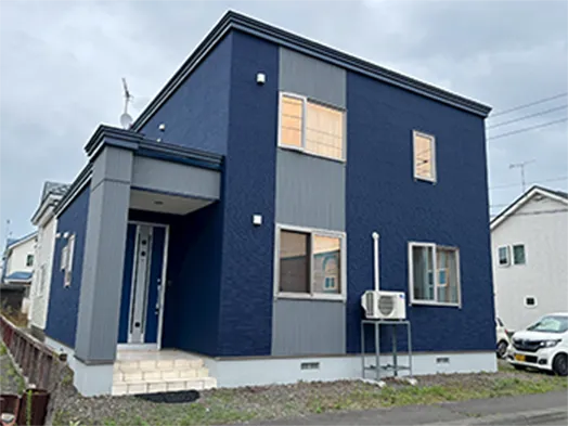 塗装屋永塗の青色の外壁塗装事例AFTER